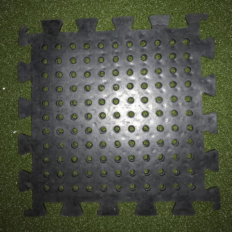 · Real Feel Golf Mats
